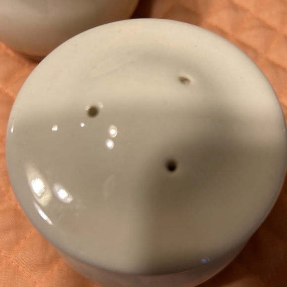 Vintage Pfatlzgraff Creamer and Salt And Pepper Shakers Made in USA - Picture 3 of 7